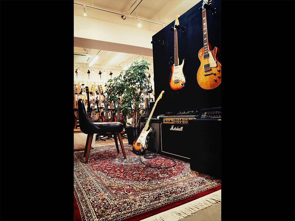 nico-nico guitars shop interior photo