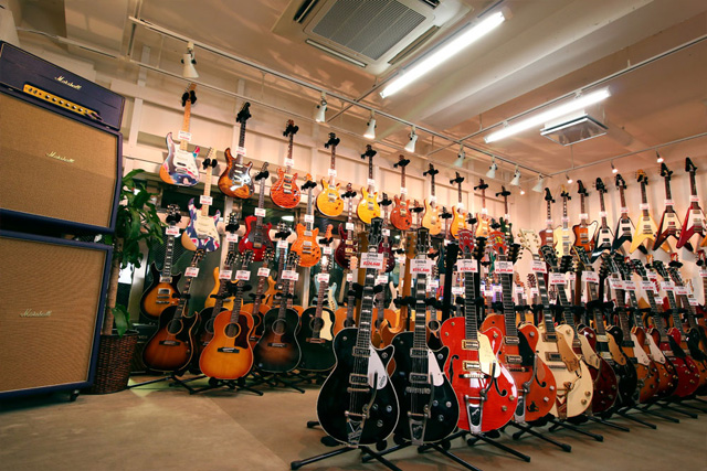 nico-nico guitars shop interior photo