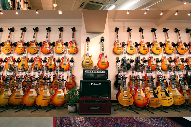 nico-nico guitars shop interior photo