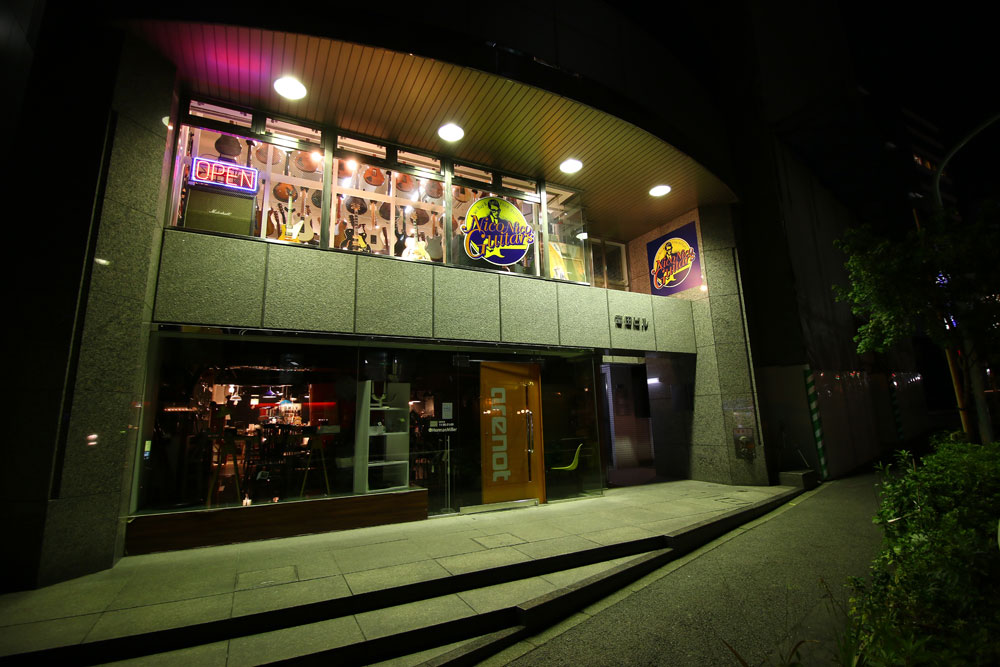 nico-nico guitars shop exterior photo